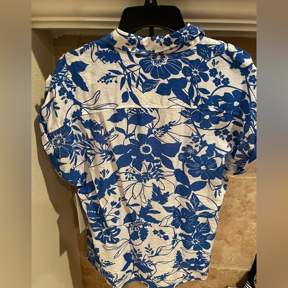 NWT Blue White Vibrant Floral lightweight blouse gauzy beachy coastal resort S - Picture 6 of 9